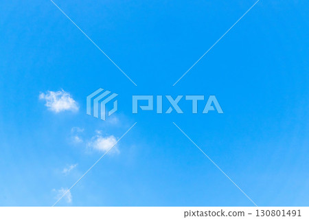 夏日藍天和夏日雲彩在陽光下閃耀 35 夏日藍天和夏日雲彩在陽光下閃耀 35 130801491