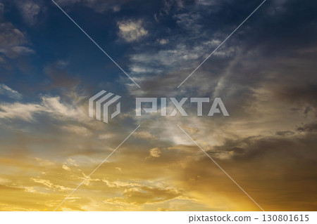夏日天空:黃昏的天空與雲彩 118 夏日天空:黃昏的天空與雲彩 118 130801615