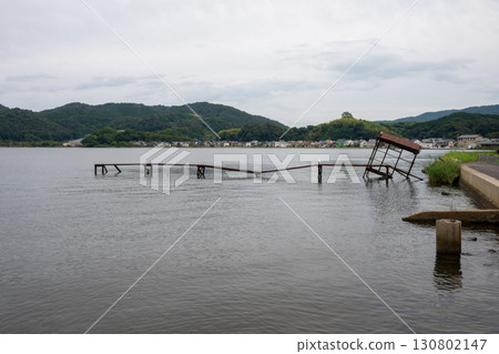 A four-handed net seen at Lake Togo in Yurihama, Tottori Prefecture, Japan 130802147