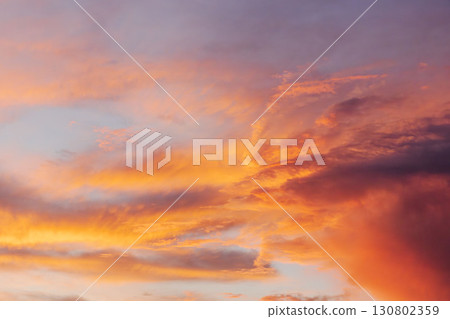 夏日天空:黃昏的天空與雲彩 166 夏日天空:黃昏的天空與雲彩 166 130802359