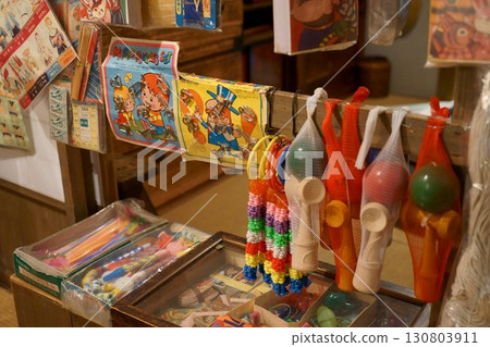 Paper balloons from a candy store in the Taisho era Paper balloons from a candy store in the Taisho era 130803911