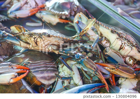 Raw fresh crabs for sale in fish market Raw fresh crabs for sale in fish market 130804096