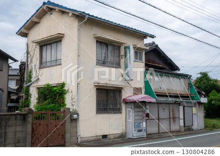 An old and very beautiful building in Aboshi Ward, Himeji City, Hyogo Prefecture, Japan 130804286