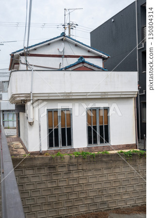 An old and very beautiful building in Aboshi Ward, Himeji City, Hyogo Prefecture, Japan 130804314