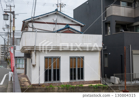 An old and very beautiful building in Aboshi Ward, Himeji City, Hyogo Prefecture, Japan 130804315