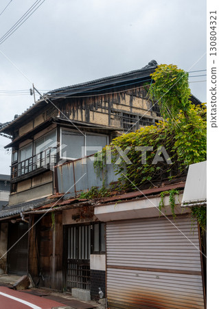 An old and very beautiful building in Aboshi Ward, Himeji City, Hyogo Prefecture, Japan 130804321