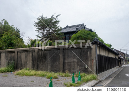 An old and very beautiful building in Aboshi Ward, Himeji City, Hyogo Prefecture, Japan 130804338