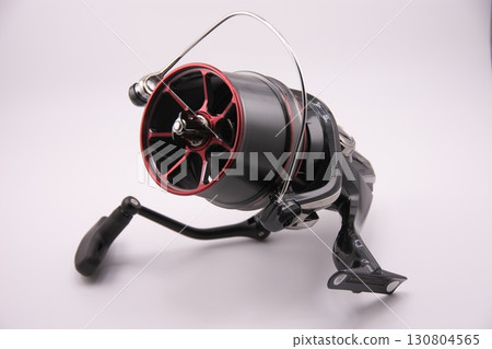 Long-distance casting reel 130804565