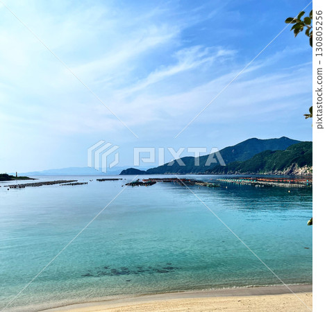 The emerald green sea seen from Shirahama Beach on Kashiwajima Island in Otsuki Town, Kochi Prefecture The emerald green sea seen from Shirahama Beach on Kashiwajima Island in Otsuki Town, Kochi Prefecture 130805256