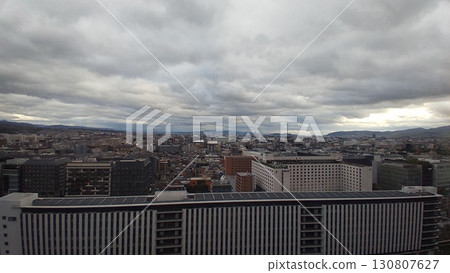 京都陰天的天空 130807627