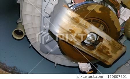 壞掉的洗衣機底部 壞掉的洗衣機底部 130807801