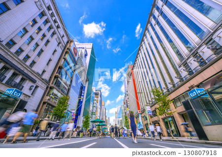 9 月 7 日,日本東京城市景觀。東京銀座步行街的景色。 9 月 7 日,日本東京城市景觀。東京銀座步行街的景色。 130807918