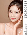 有美麗的皮膚的小姐 130809613