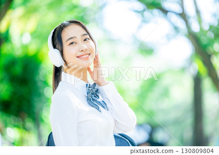 female student listening to music female student listening to music 130809804