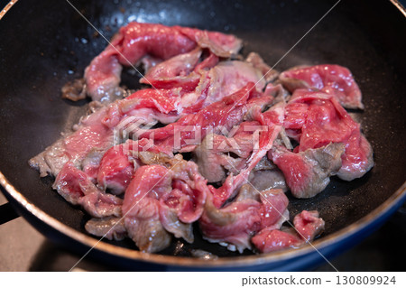 Cooking delicious Japanese Black Beef in a frying pan Cooking delicious Japanese Black Beef in a frying pan 130809924