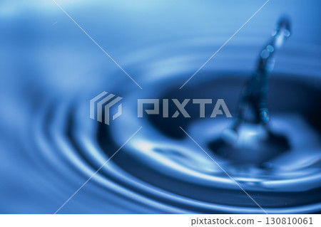 170.Water Droplet Impact Creating Splash and Ripples 170.Water Droplet Impact Creating Splash and Ripples 130810061