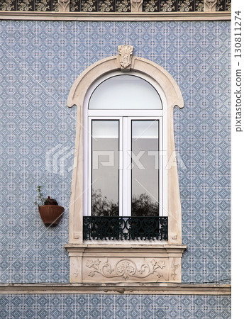 Detailed window design in Alcobaca, Portugal Detailed window design in Alcobaca, Portugal 130811274