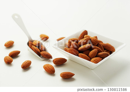 Roasted almonds (white background) 130811586