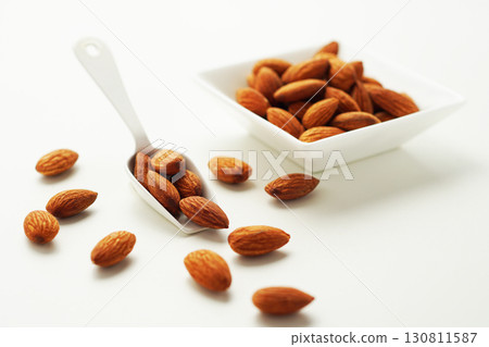 Roasted almonds (white background) 130811587
