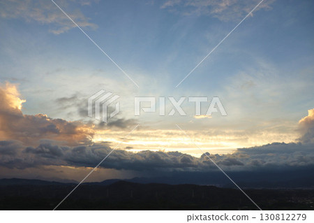 Clouds of the outer band of the typhoon over the Ashigara Mountains (drawing) Clouds of the outer band of the typhoon over the Ashigara Mountains (drawing) 130812279