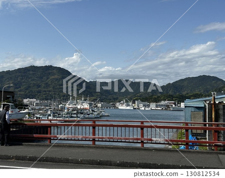The sea and ships of Yaizu Port, Shizuoka Prefecture 130812534