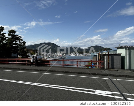 The sea and ships of Yaizu Port, Shizuoka Prefecture 130812535