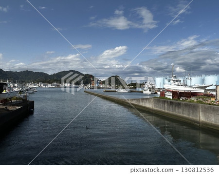 The sea and ships of Yaizu Port, Shizuoka Prefecture 130812536