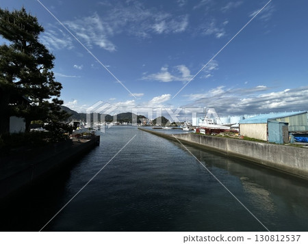 The sea and ships of Yaizu Port, Shizuoka Prefecture 130812537