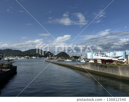 The sea and ships of Yaizu Port, Shizuoka Prefecture 130812540