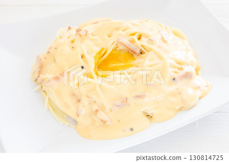 美味的卡邦尼意麵配生雞蛋 130814725