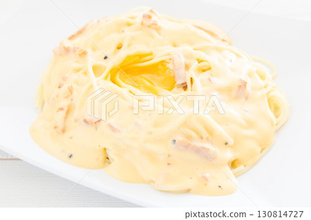 美味的卡邦尼意麵配生雞蛋 130814727