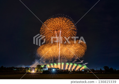 千葉縣:利根川煙火大會和關宿城,從千葉縣野田市一側拍攝 千葉縣:利根川煙火大會和關宿城,從千葉縣野田市一側拍攝 130815339