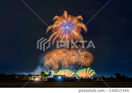 Chiba Prefecture: Tone River Fireworks Festival and Sekiyado Castle, photographed from the Noda City side of Chiba Prefecture 130815340