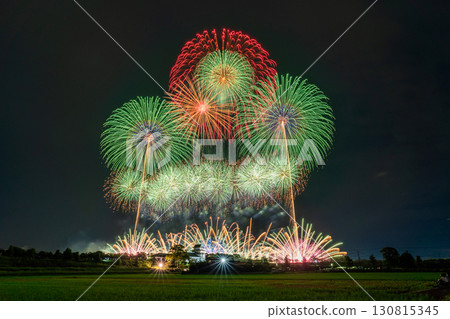 千葉縣：利根川煙火大會和關宿城，從千葉縣野田市一側拍攝 130815345