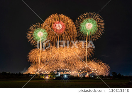 千葉縣：利根川煙火大會和關宿城，從千葉縣野田市一側拍攝 130815348