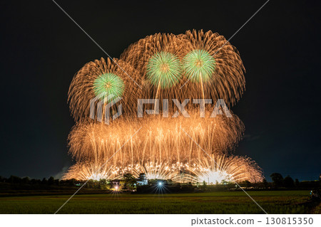 千葉縣:利根川煙火大會和關宿城,從千葉縣野田市一側拍攝 千葉縣:利根川煙火大會和關宿城,從千葉縣野田市一側拍攝 130815350