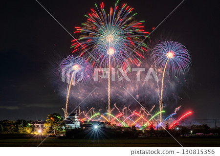 千葉縣：利根川煙火大會和關宿城，從千葉縣野田市一側拍攝 130815356