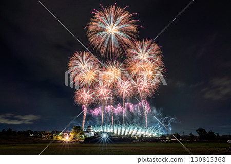 千葉縣：利根川煙火大會和關宿城，從千葉縣野田市一側拍攝 130815368