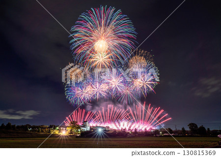 千葉縣：利根川煙火大會和關宿城，從千葉縣野田市一側拍攝 130815369