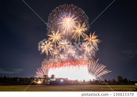 千葉縣：利根川煙火大會和關宿城，從千葉縣野田市一側拍攝 130815370
