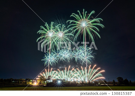 千葉縣:利根川煙火大會和關宿城,從千葉縣野田市一側拍攝 千葉縣:利根川煙火大會和關宿城,從千葉縣野田市一側拍攝 130815387