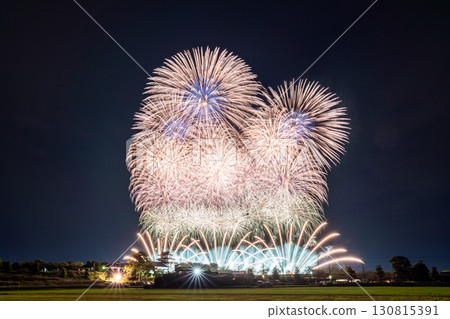 千葉縣：利根川煙火大會和關宿城，從千葉縣野田市一側拍攝 130815391