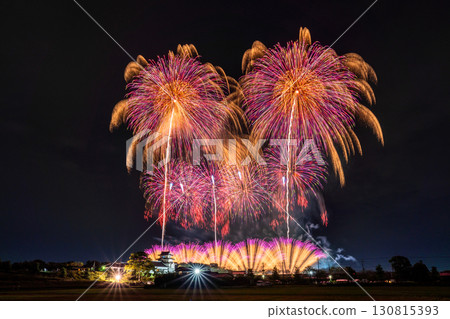 千葉縣:利根川煙火大會和關宿城,從千葉縣野田市一側拍攝 千葉縣:利根川煙火大會和關宿城,從千葉縣野田市一側拍攝 130815393