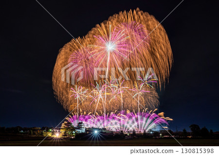 Chiba Prefecture: Tone River Fireworks Festival and Sekiyado Castle, photographed from the Noda City side of Chiba Prefecture Chiba Prefecture: Tone River Fireworks Festival and Sekiyado Castle, photographed from the Noda City side of Chiba Prefecture 130815398