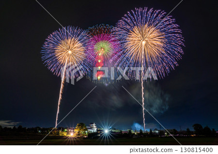 Chiba Prefecture: Tone River Fireworks Festival and Sekiyado Castle, photographed from the Noda City side of Chiba Prefecture Chiba Prefecture: Tone River Fireworks Festival and Sekiyado Castle, photographed from the Noda City side of Chiba Prefecture 130815400