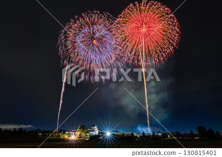 千葉縣：利根川煙火大會和關宿城，從千葉縣野田市一側拍攝 130815401