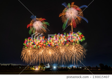 千葉縣：利根川煙火大會和關宿城，從千葉縣野田市一側拍攝 130815407