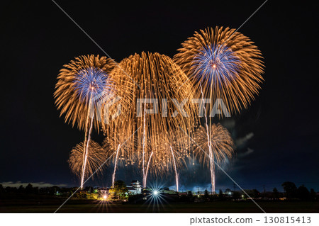 千葉縣:利根川煙火大會和關宿城,從千葉縣野田市一側拍攝 千葉縣:利根川煙火大會和關宿城,從千葉縣野田市一側拍攝 130815413