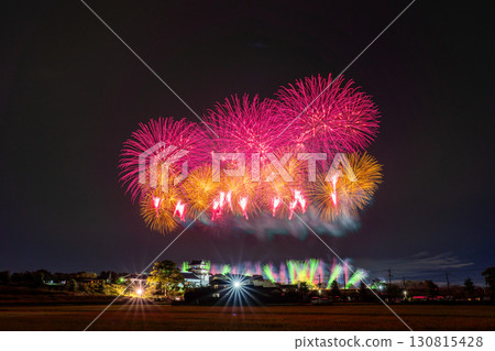 千葉縣:利根川煙火大會和關宿城,從千葉縣野田市一側拍攝 千葉縣:利根川煙火大會和關宿城,從千葉縣野田市一側拍攝 130815428