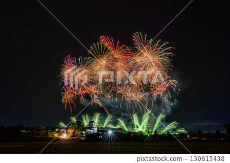 Chiba Prefecture: Tone River Fireworks Festival and Sekiyado Castle, photographed from the Noda City side of Chiba Prefecture 130815438